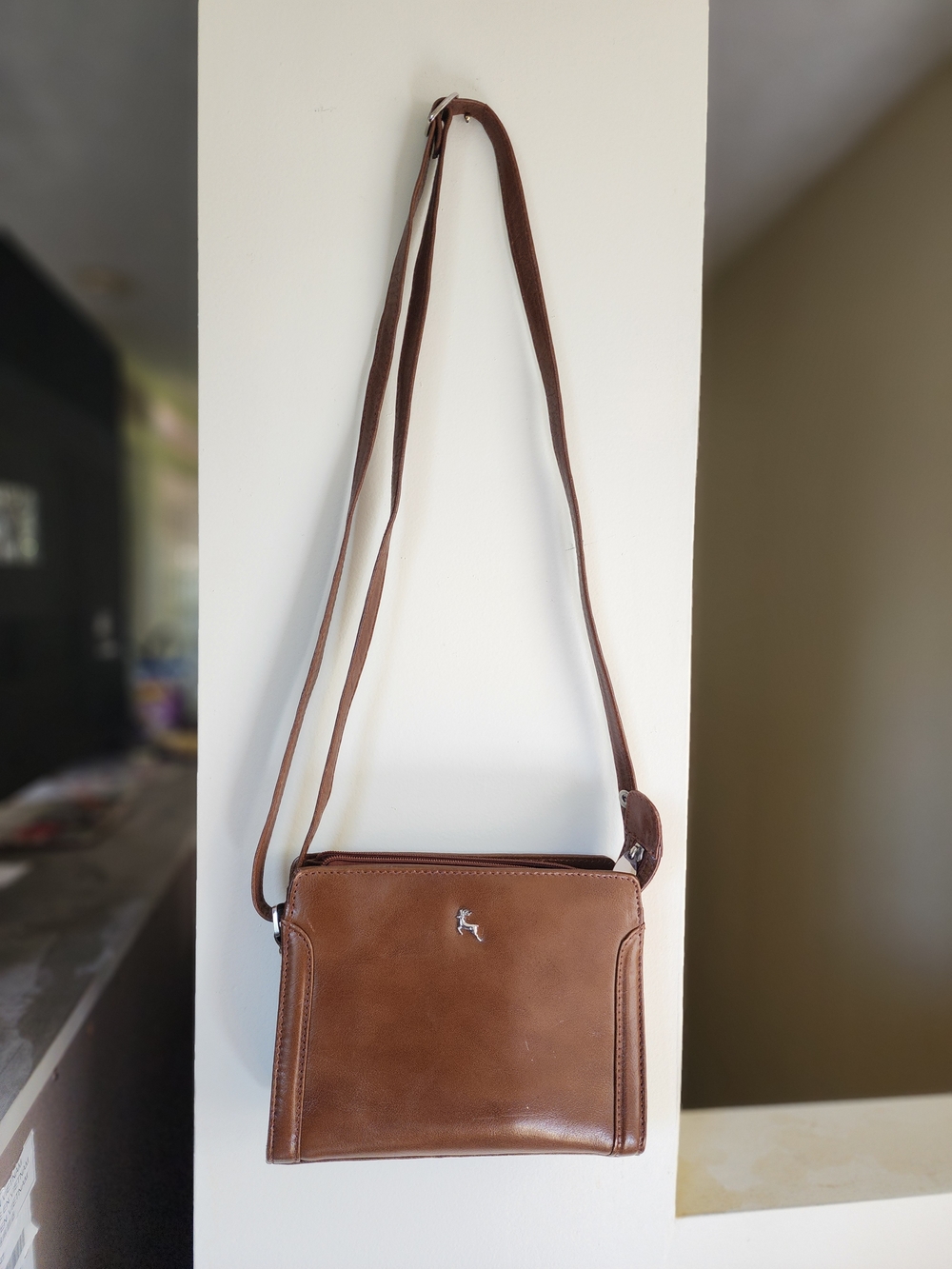 Vintage Ashwood Genuine Leather 'Naomi' Crossbody Bag - Picture 2 of 7